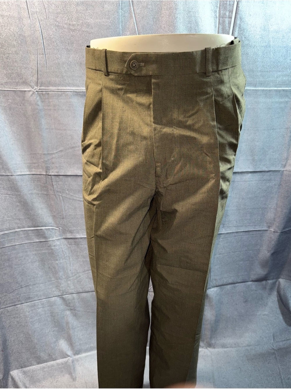 1679-Geoffrey Beene Olive Green Pleated Dress Trousers